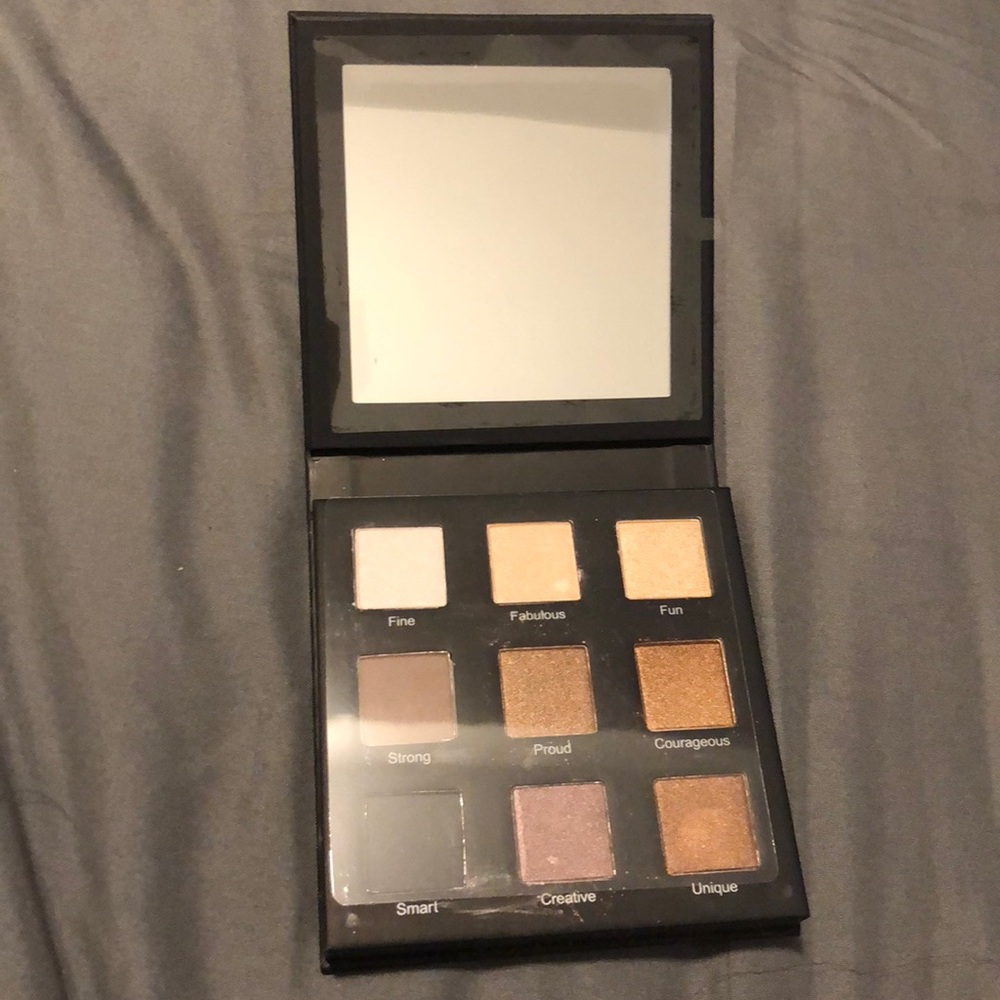 Realher shadow palette be your own kind of beauty